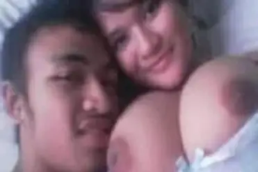 Dokumentasi Tante Tobrut Cantik Bersantai Kasur