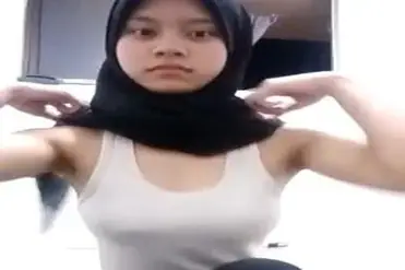 Ukhti Hijab Mulus Cantik Pasrah Goyang Kasur