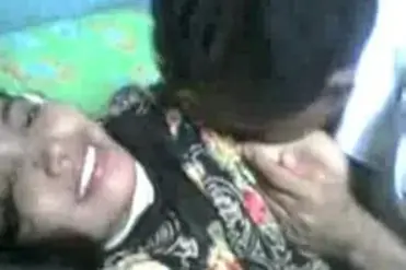 Ukhti Tante Hijab Cantik Pasrah Goyang Kasur